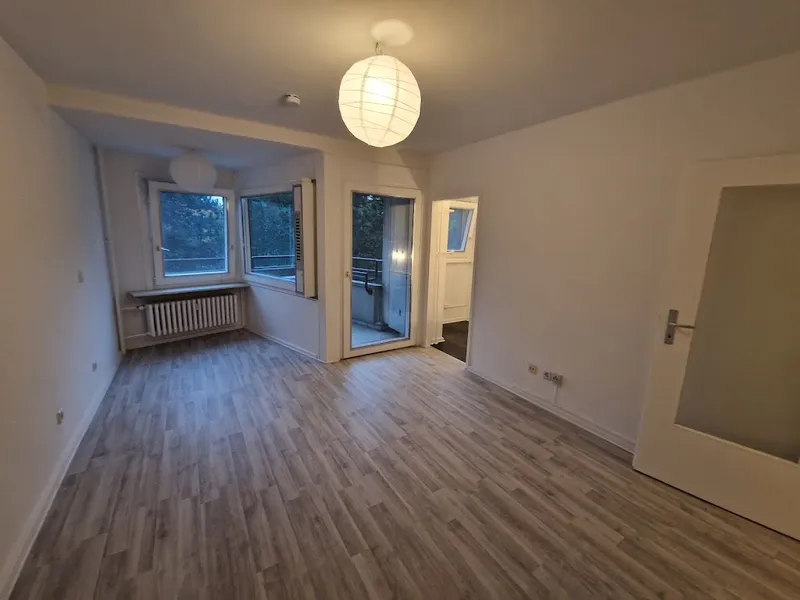 Schnuckelige 1-Zimmer-Wohnung mit Balkon in Siemensstadt zu vermieten! — photo 1